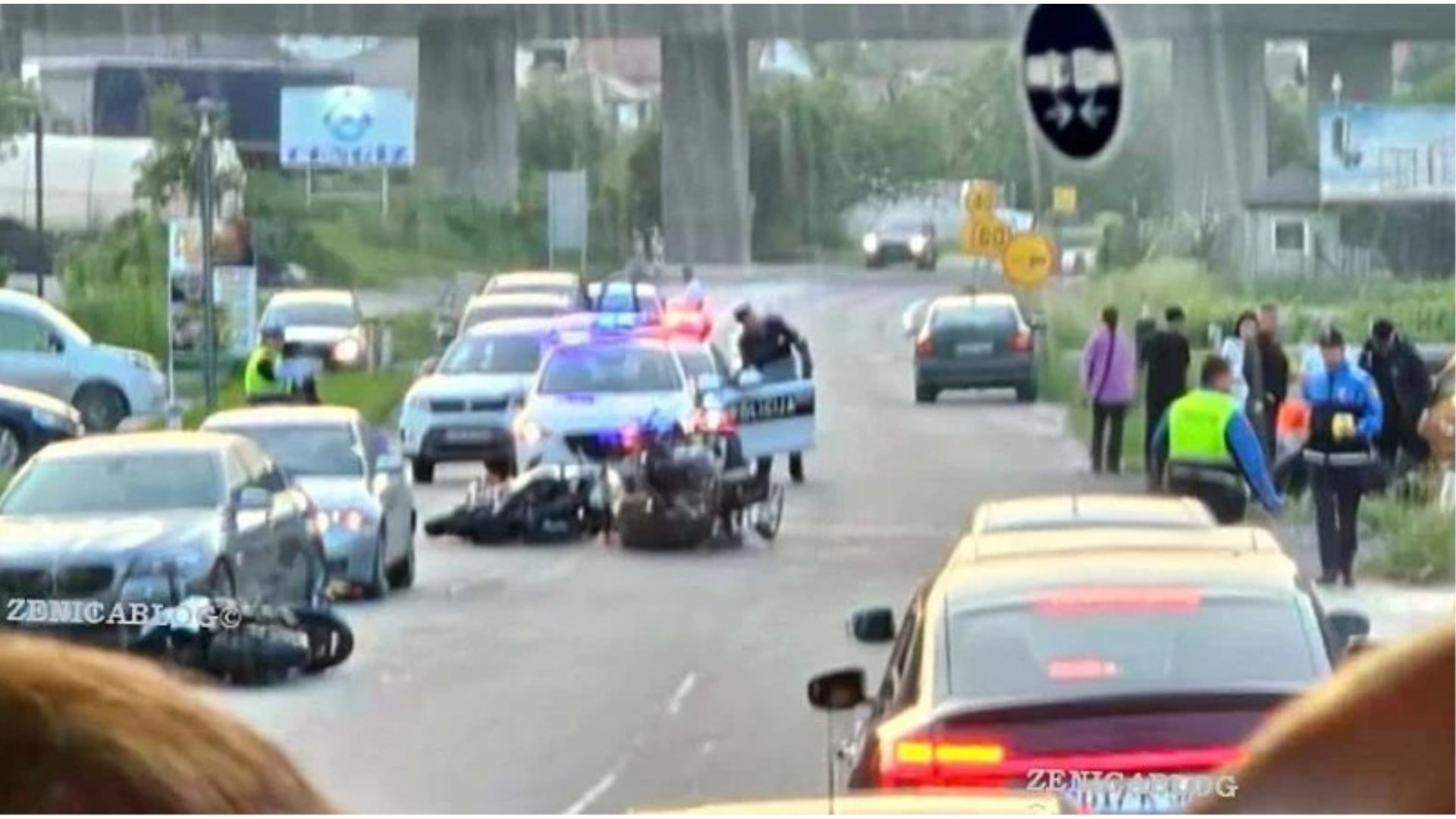 U sudaru osam vozila kod Žepča jedna osoba poginula