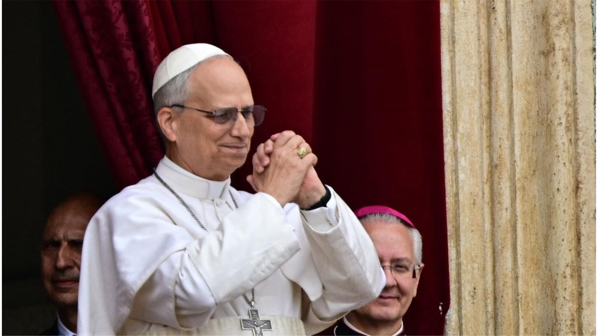 Deseci tisuća ljudi u Vatikanu, izašao je Lav XIV., predvodio molitvu pa mnoge pozitivno iznenadio potezom