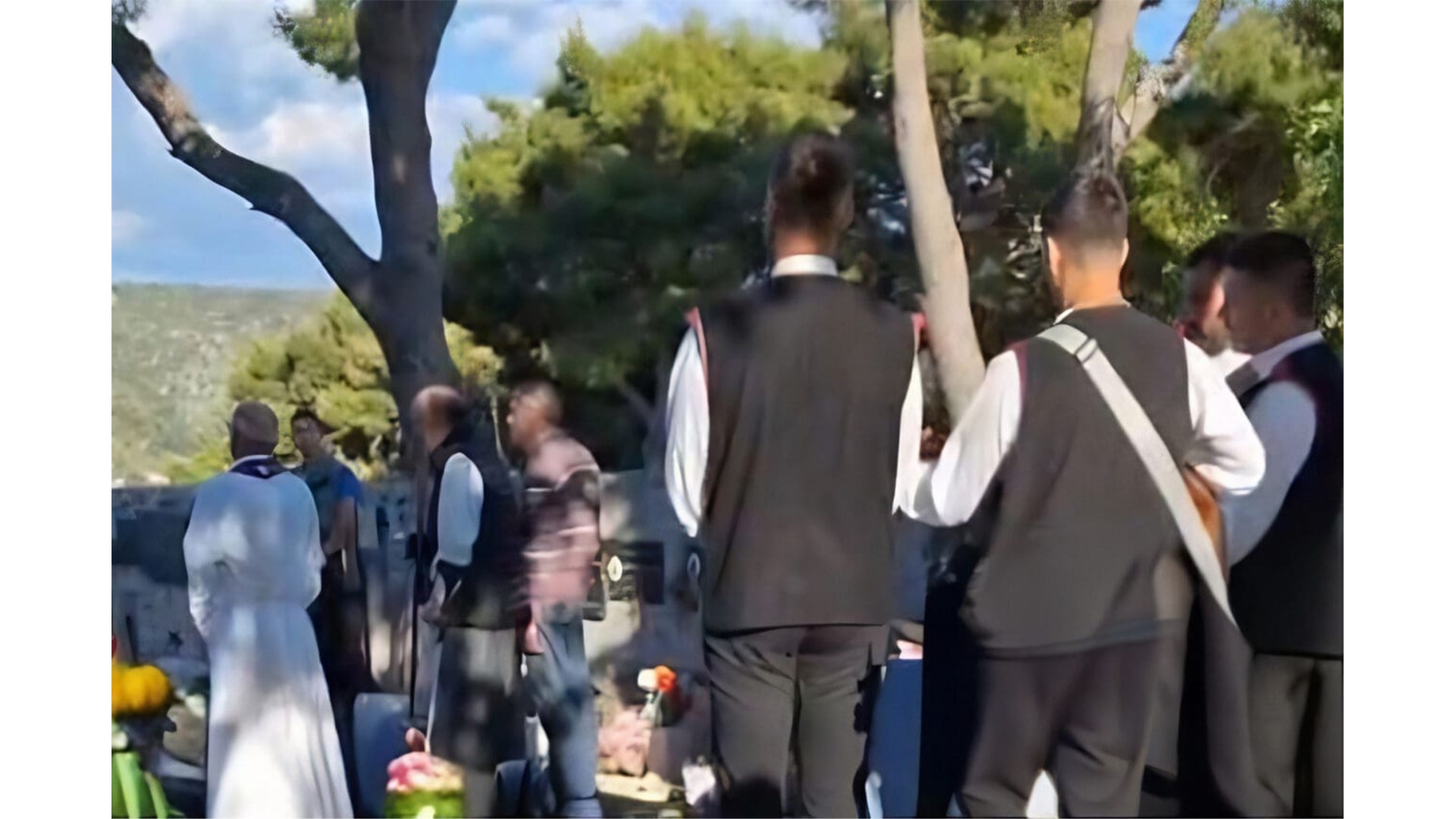 VIDEO: Dalmatinskoj legendi na sprovodu zapjevali 'Volim piti i ljubiti', Vuco: Čovik je poslao poruku 