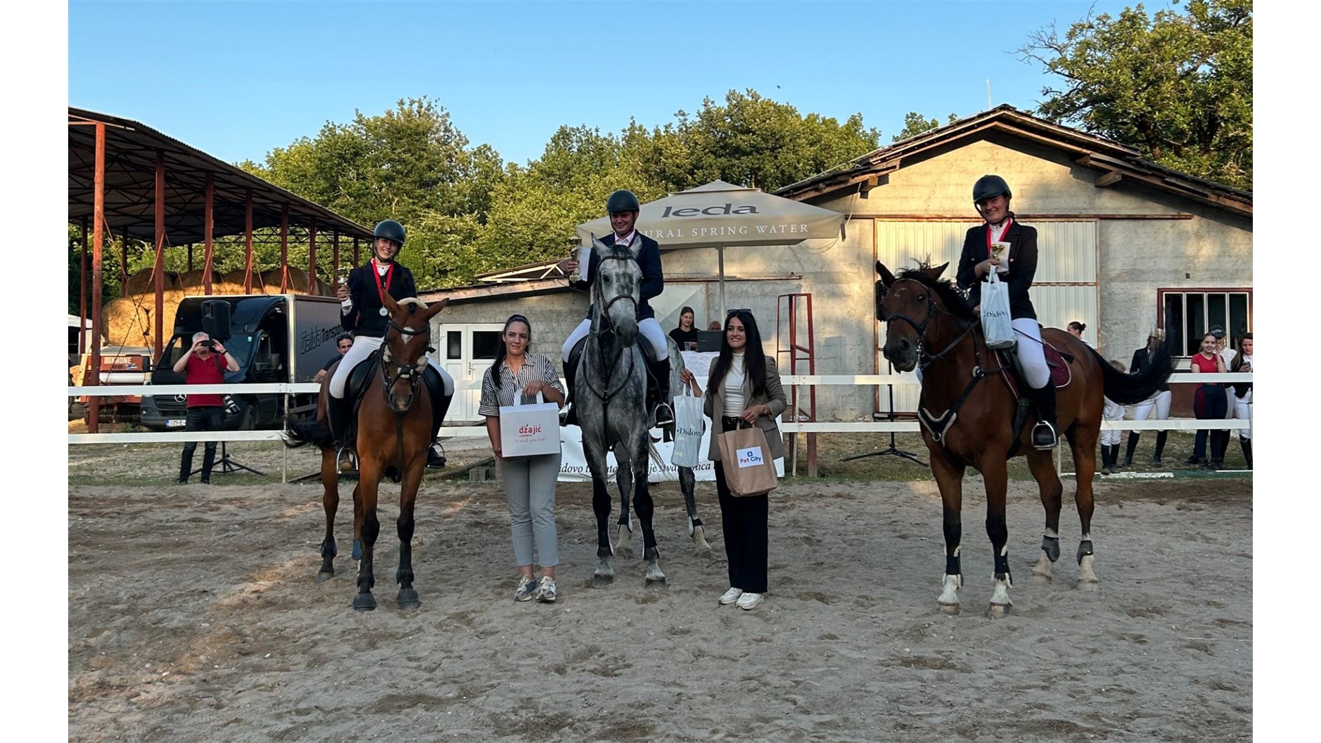50 natjecateljskih parova na tradicionalnom preponskom turniru KK Stina FOTO