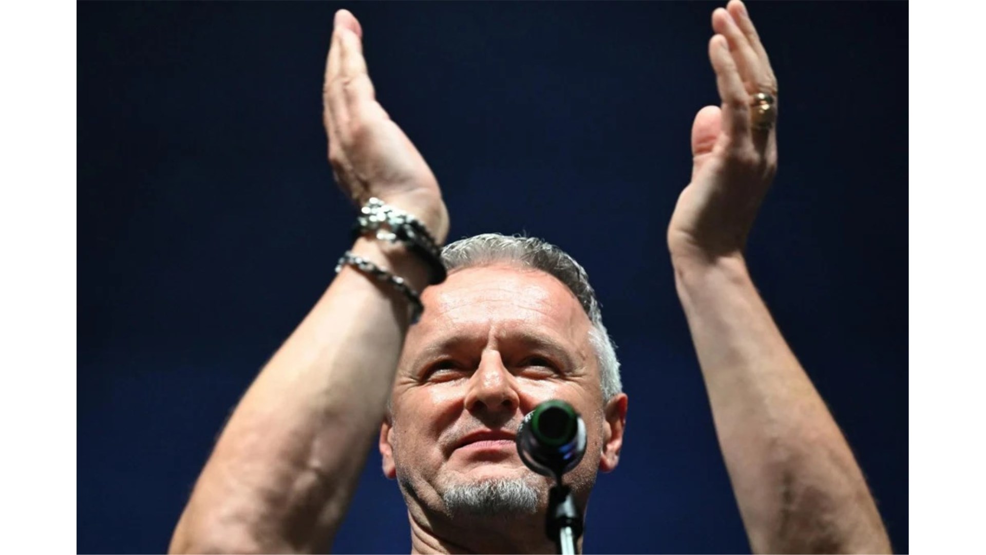 (VIDEO) Thompson: Ratovi se čuju i zidovi grade, rastapa se čelik za neka nova zla...