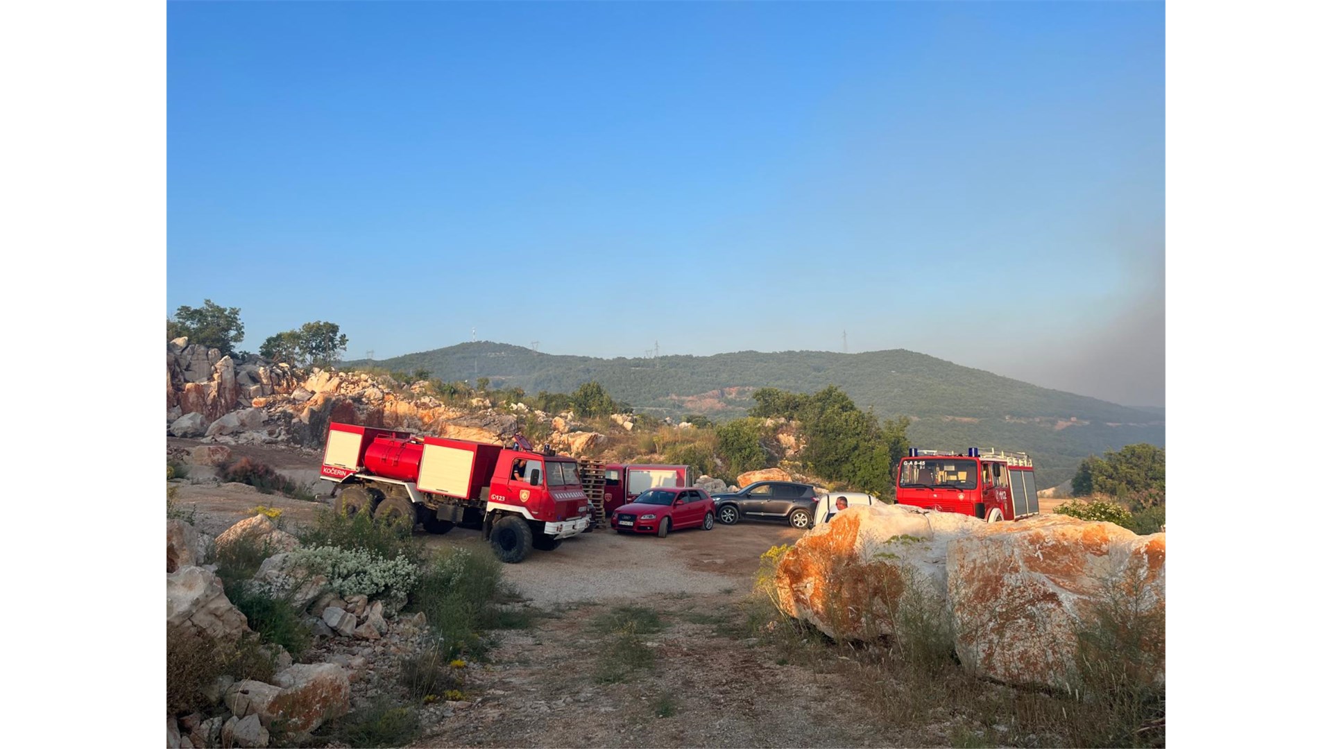 FOTO - Zbog požara kod Gruda zatražen i helikopter OSBIH