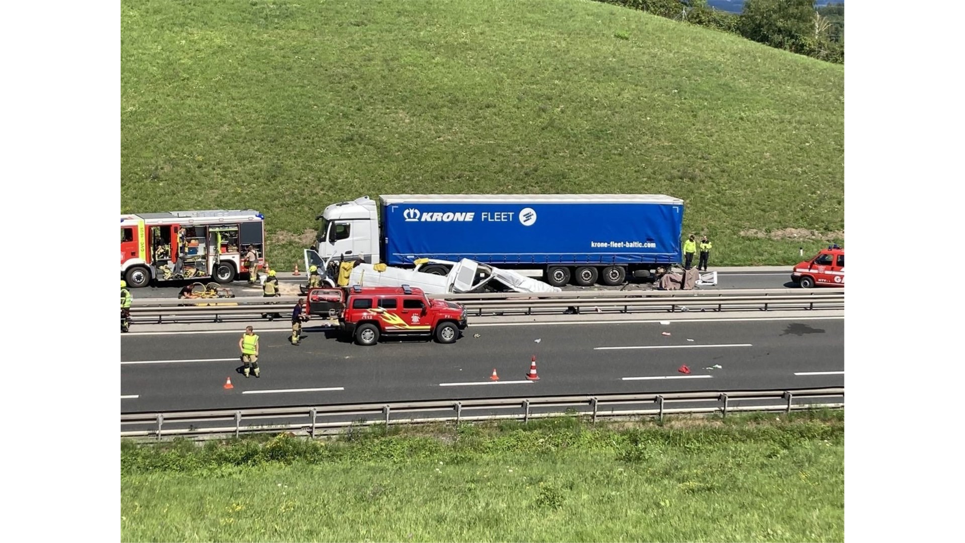 Na autocesti Maribor-Ljubljana poginulo pet osoba iz Rusije. Kombi kojeg je vozio Ukrajinac udario u kamion i došlo do tragedije
