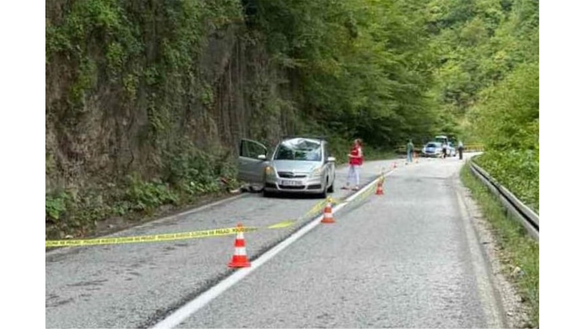 Strašna tragedija u BiH: Stijena pala na auto, djevojka izgubila život