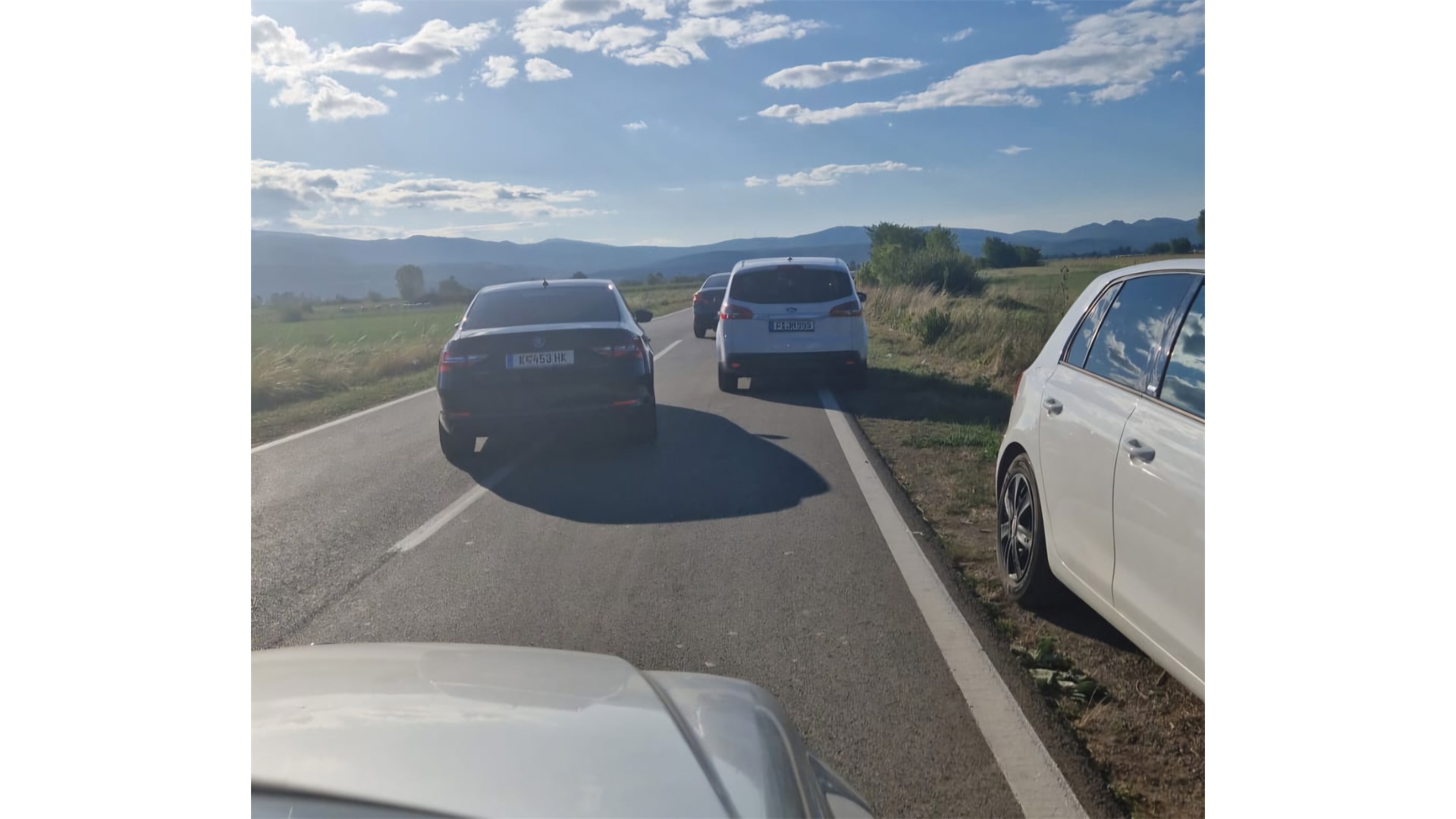 Nakon Thompsonova koncerta ljudi još pokušavaju izići iz Sinja