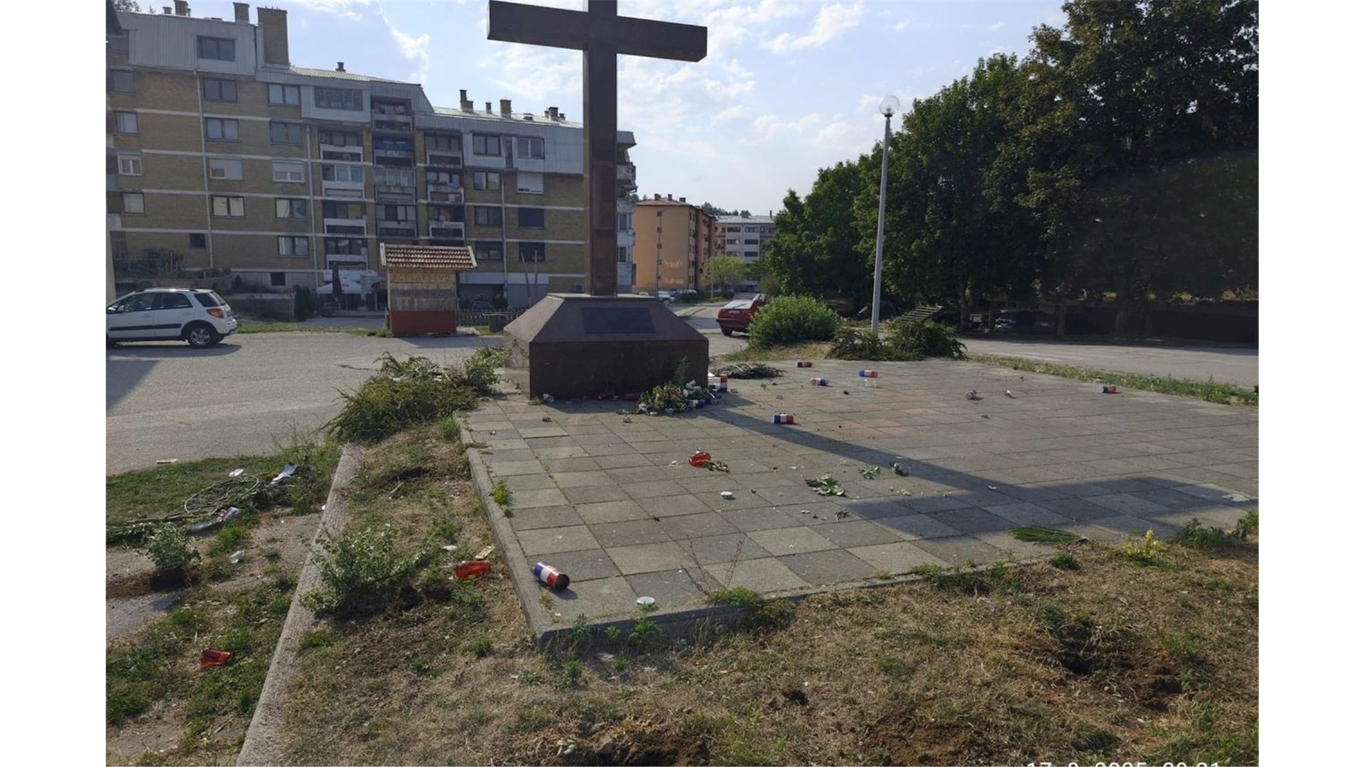 Vandalski napad na spomenik hrvatskim braniteljima u Bosanskom Grahovu
