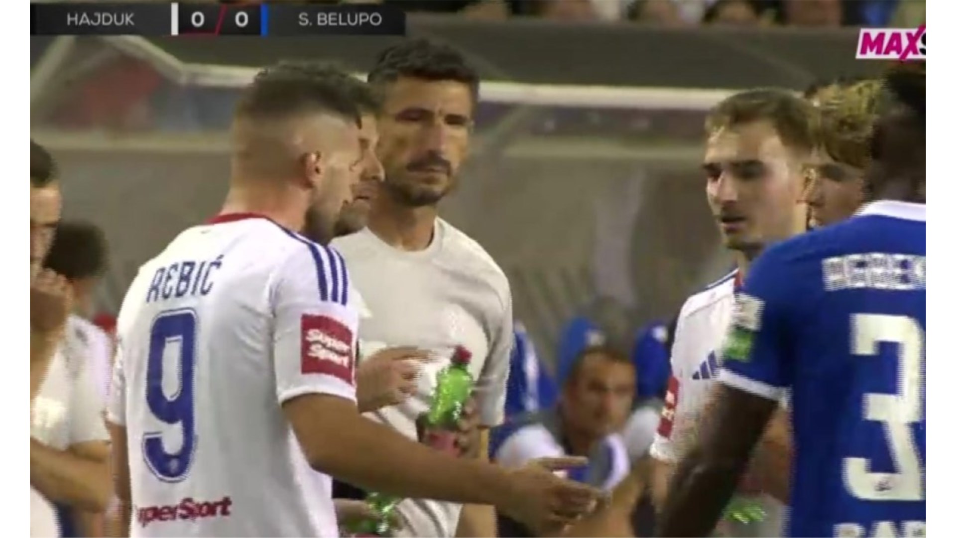 Rebić nije odbio dati vodu igraču Slaven Belupa! Razgovarao je s trenerom, kasnije mu ponudio vodu
