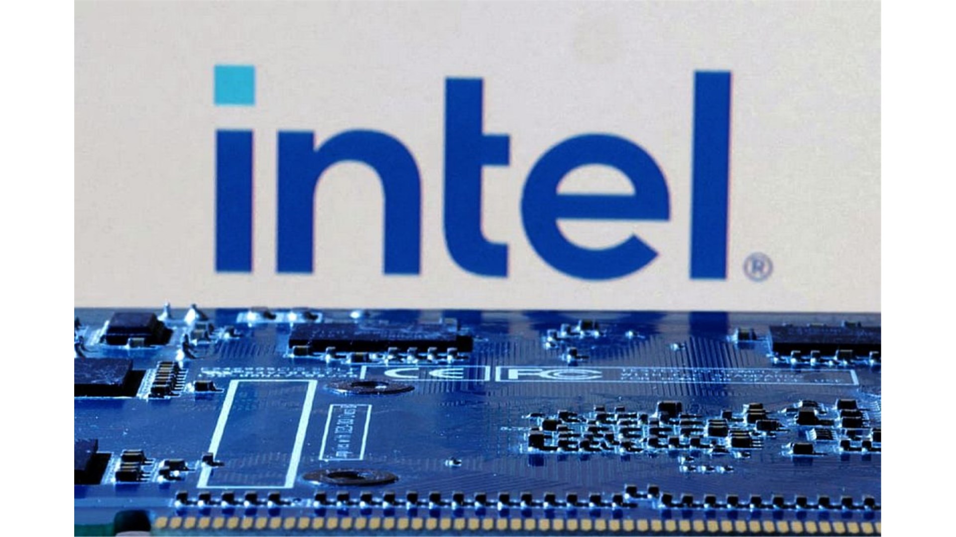 Trump poručio kako je Intel pristao na prodaju oko 10 posto dionica američkoj vladi