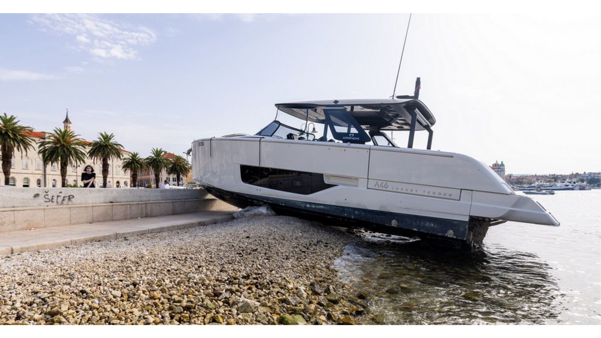 SPLIT: Skiper zaspao i zabio luksuzni brod u obalu