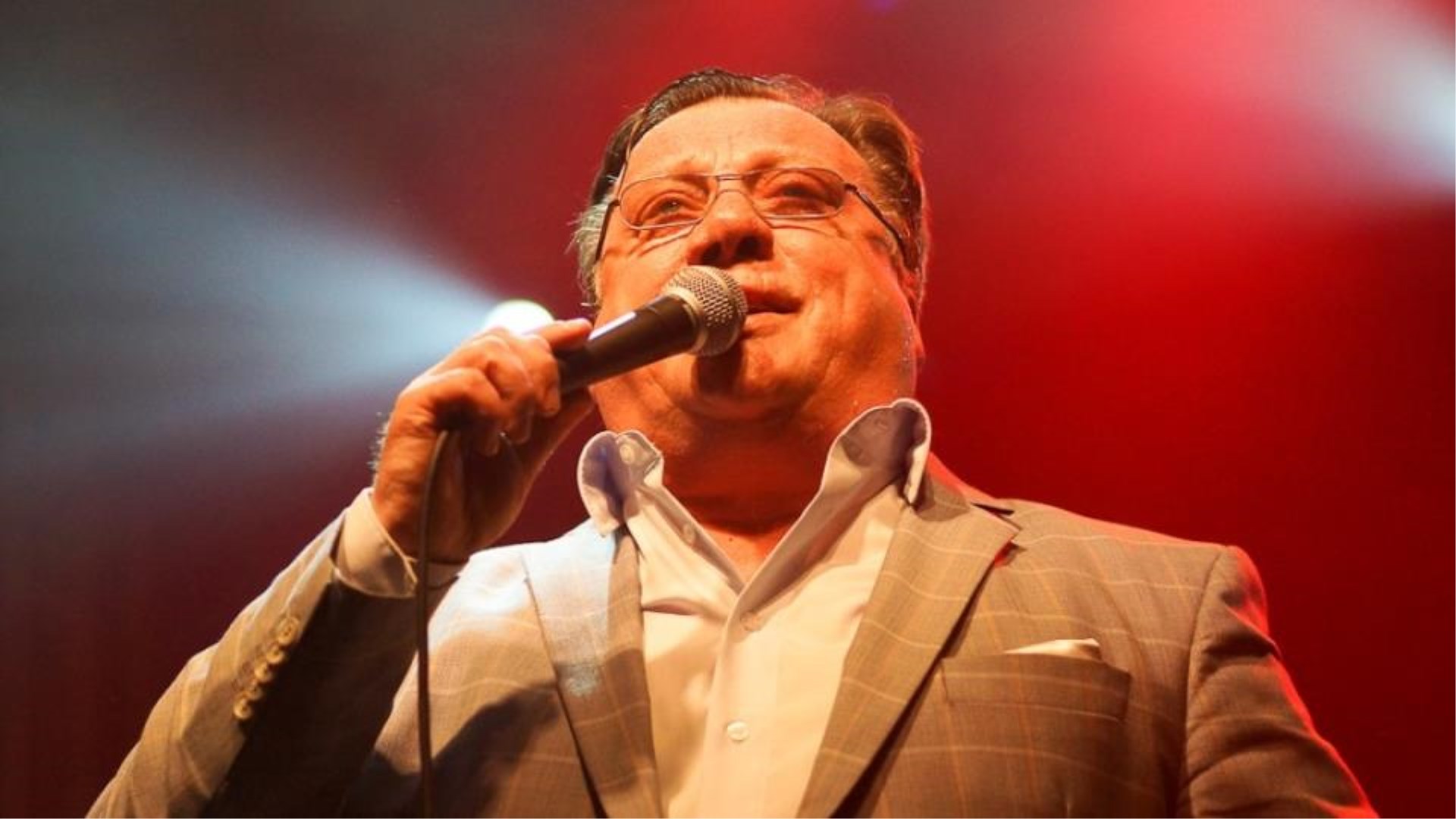 VIDEO: Halid Bešlić zapjevao pjesmu posvećenu supruzi! Emocije posebno snažne zbog njegova zdravstvenog stanja