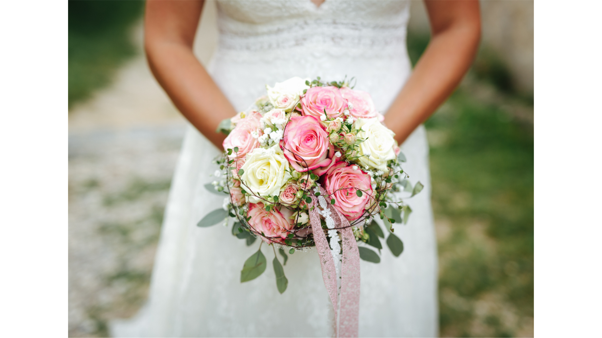 POSUŠJE: Mlada umjesto bacanja, dala jednoj curi buket, a onda je uslijedio šok!