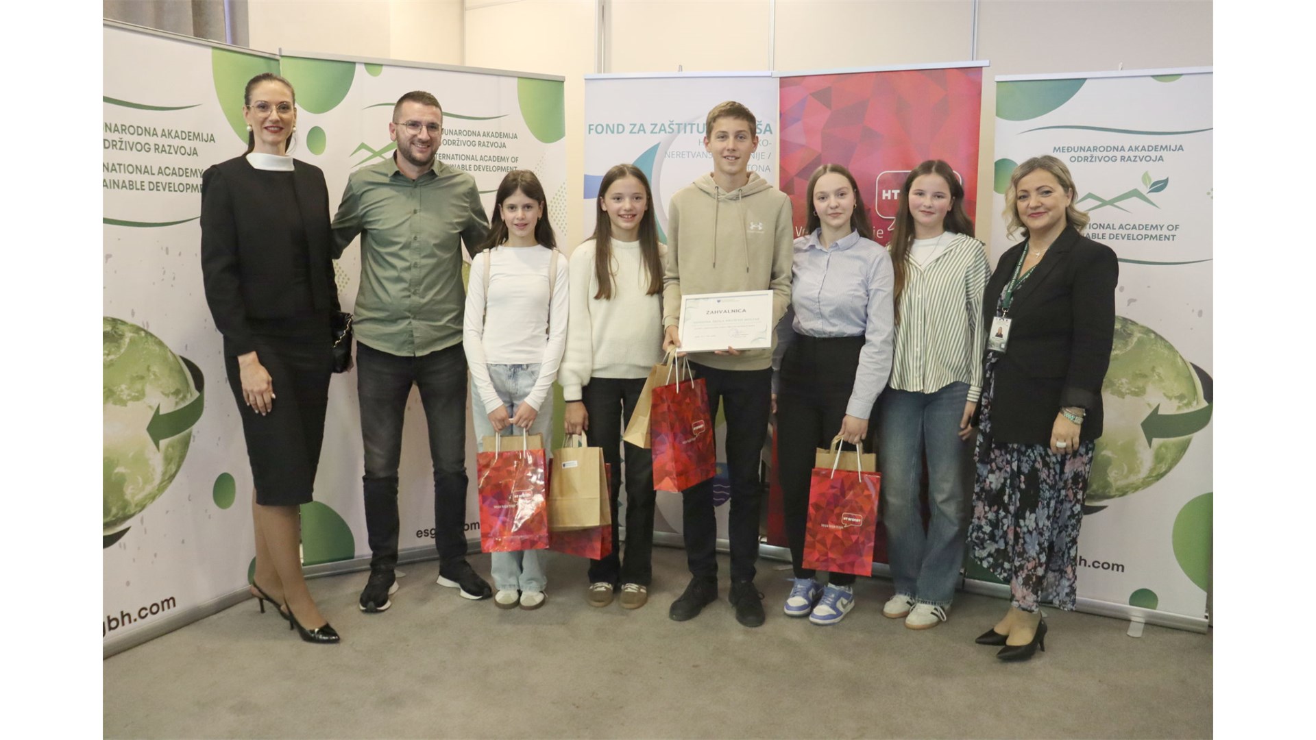 HT Eronet nagradio: ''Zeleni'' projekti mladih obilježili zatvaranje konferencije ''Izgradimo održivu BiH''