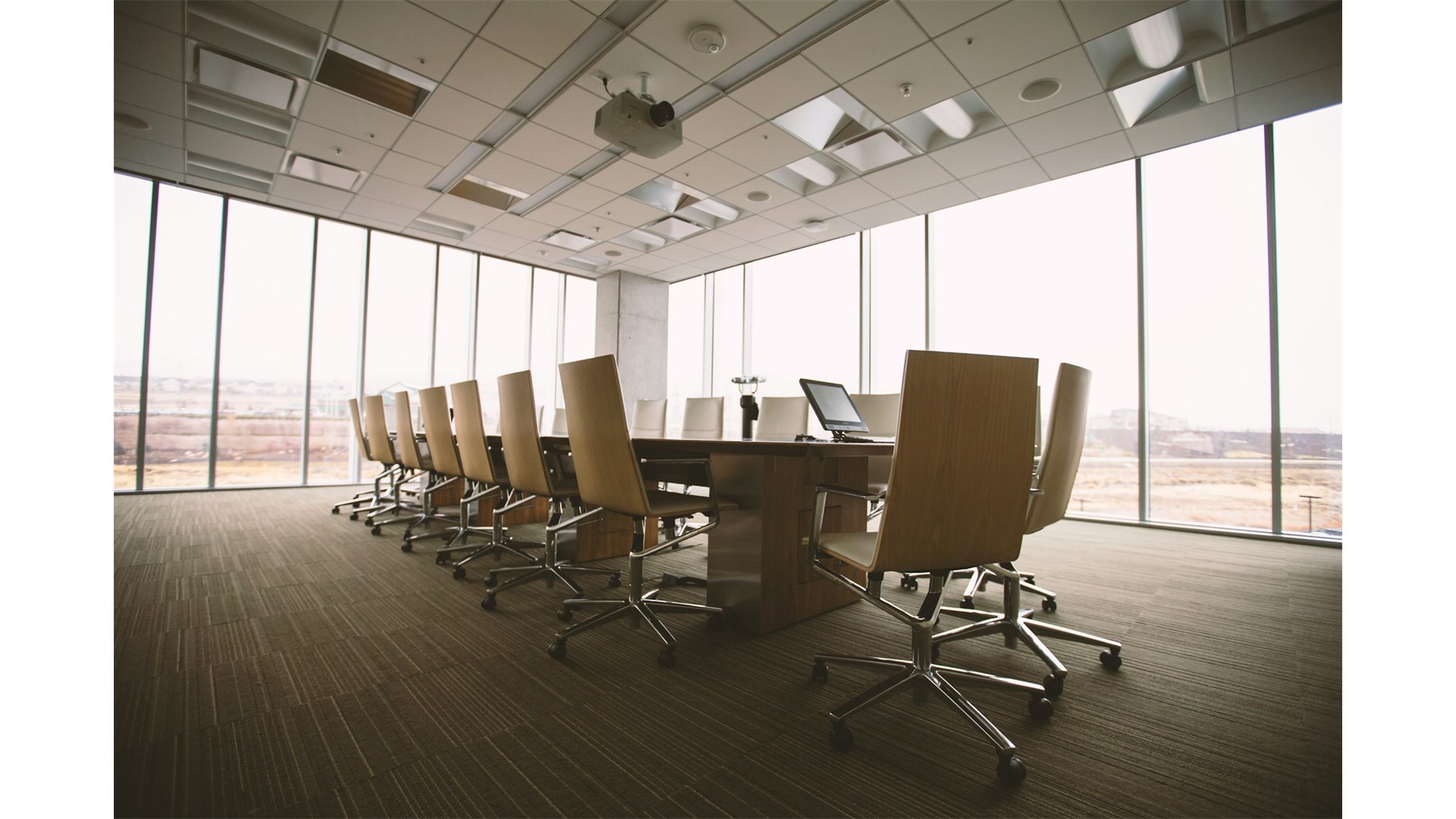 Zašto je važno imati pouzdanog odvjetnika: ključna podrška za poduzetnike i firme