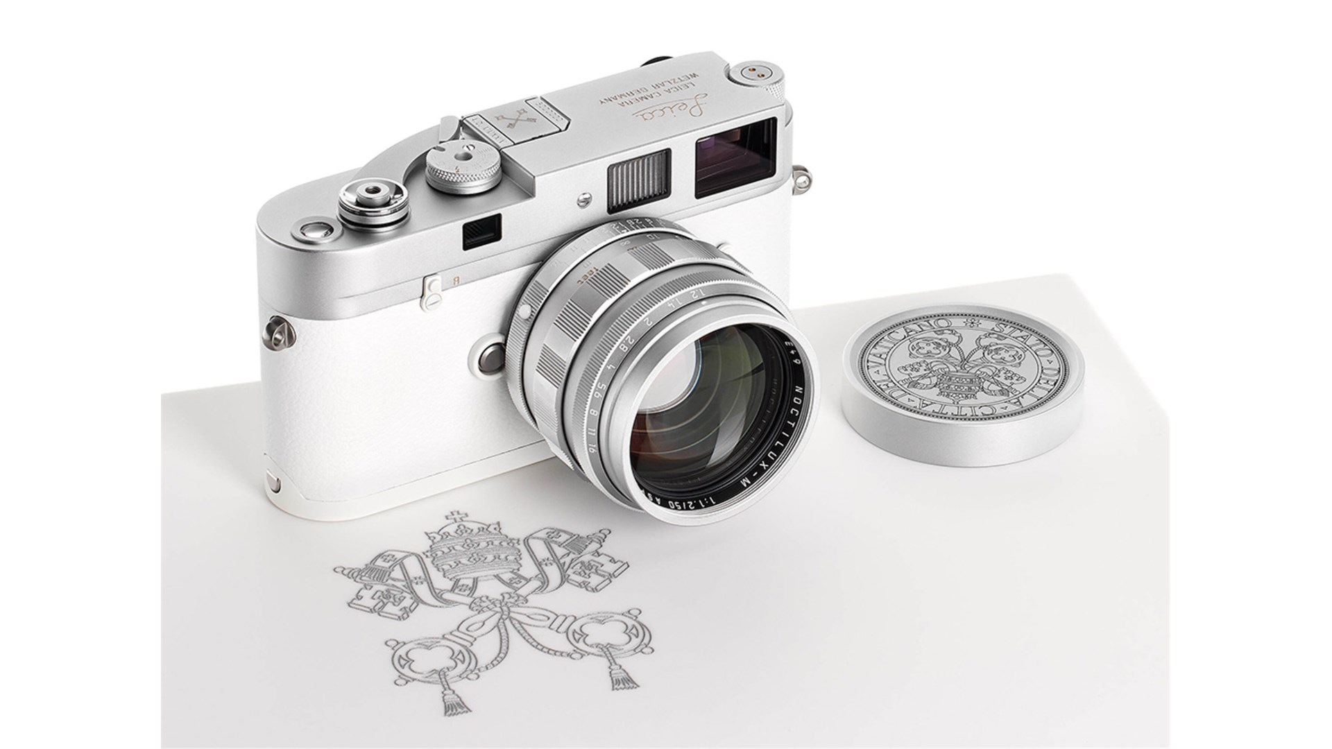 Fotoaparat pape Franje prodan za 6,5 milijuna eura