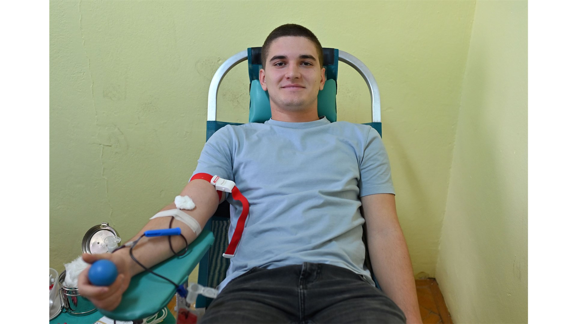 Grudski srednjoškolci darovali 22 doze krvi FOTO