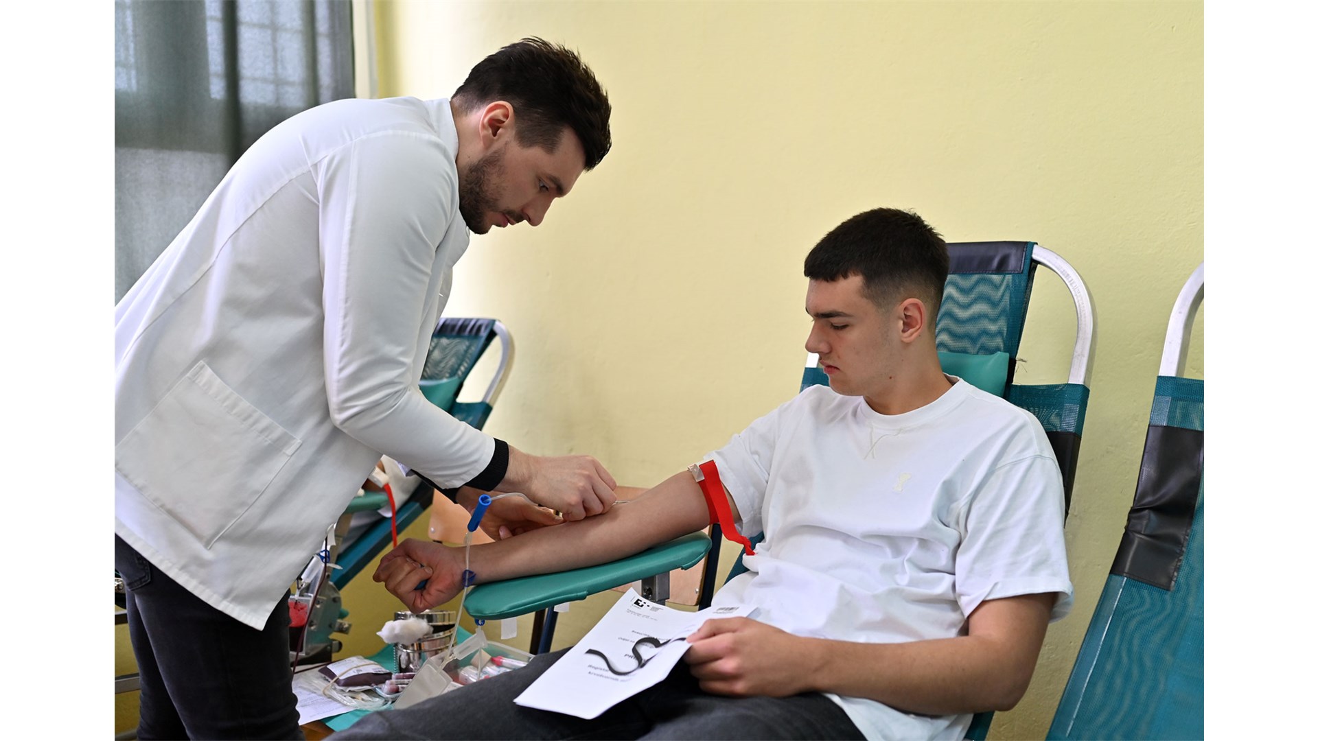 Grudski srednjoškolci darovali 22 doze krvi FOTO