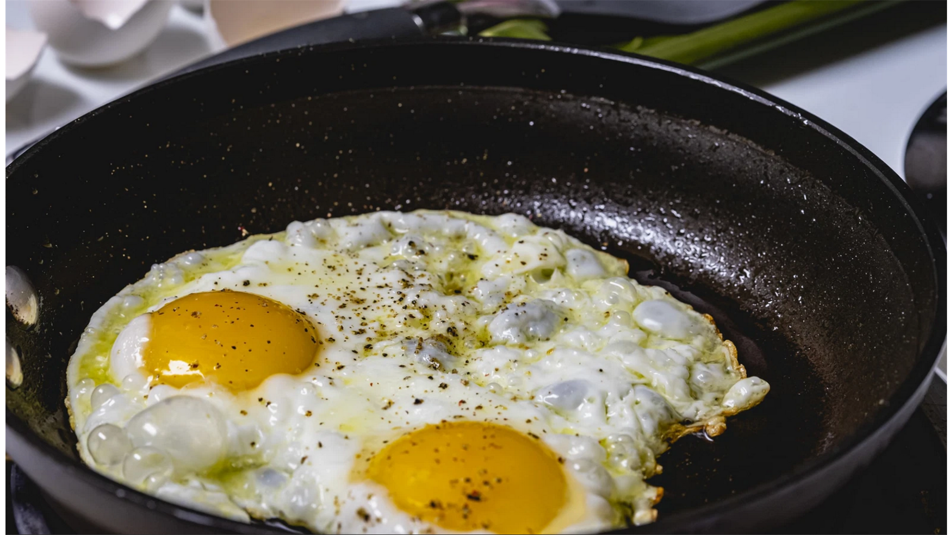 Sastojak koji svi bacaju tajna je savršeno pripremljenih jaja na oko