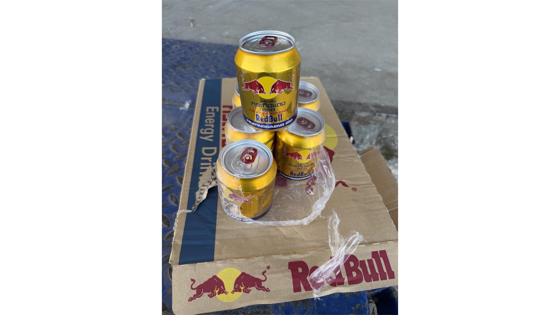 I to se krivotvori: Carinici zapljenili 69.600 limenki krivotvorenog Red Bulla