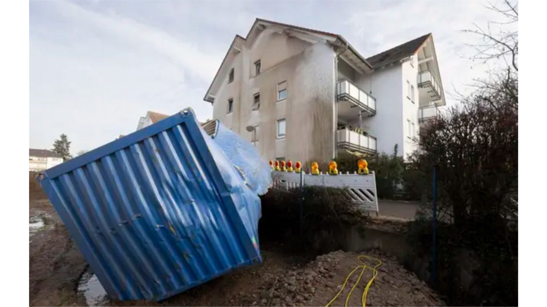 Organizirali detonaciju bombe, oštetili čak 28 stanova