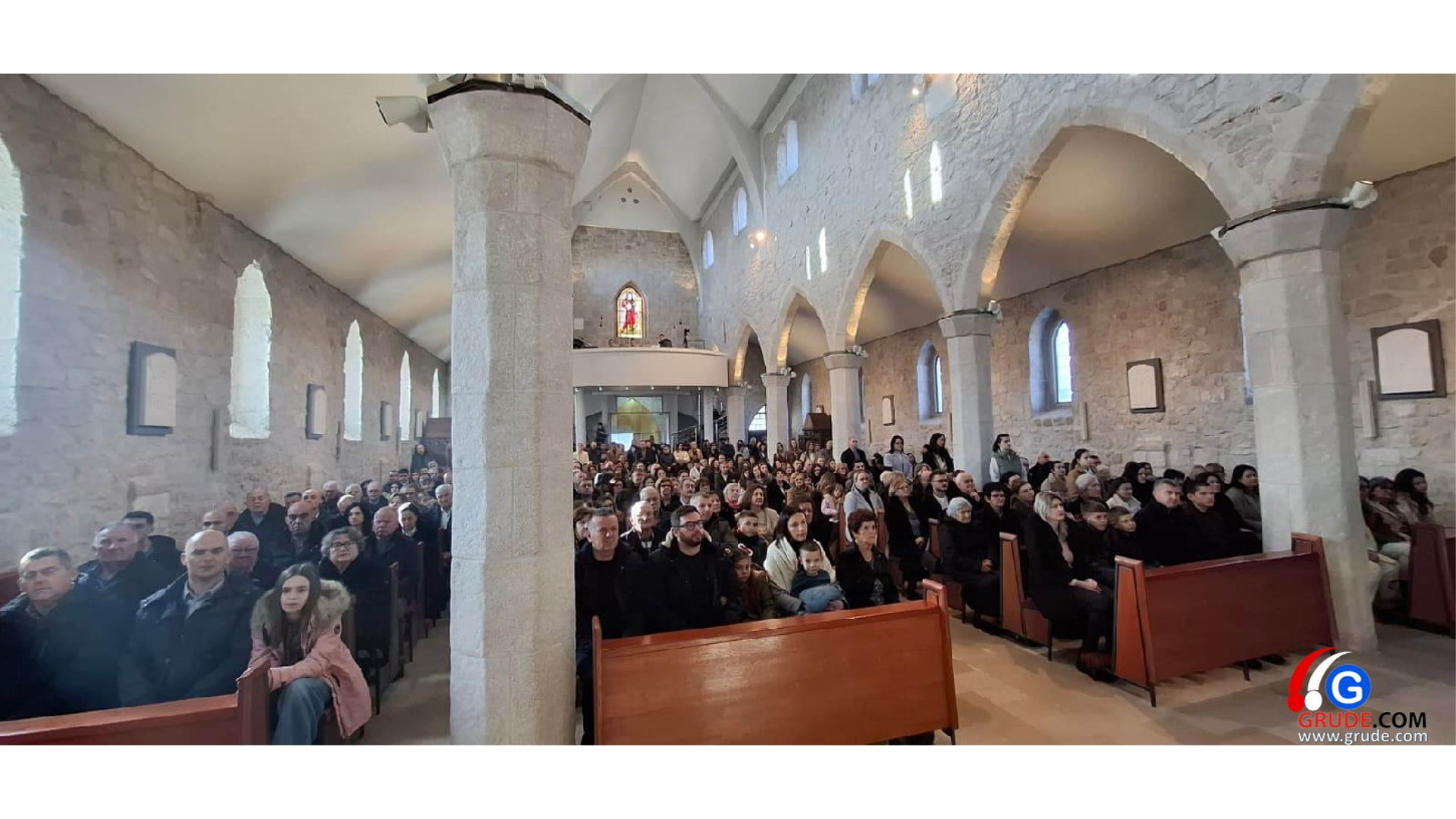 FOTO: Božić u Grudama! Fra Stanko Pavlović: Božić dočekujemo u sjeni nikad veće nesigurnosti, ali novorođeni Isus je naša najveća sigurnost