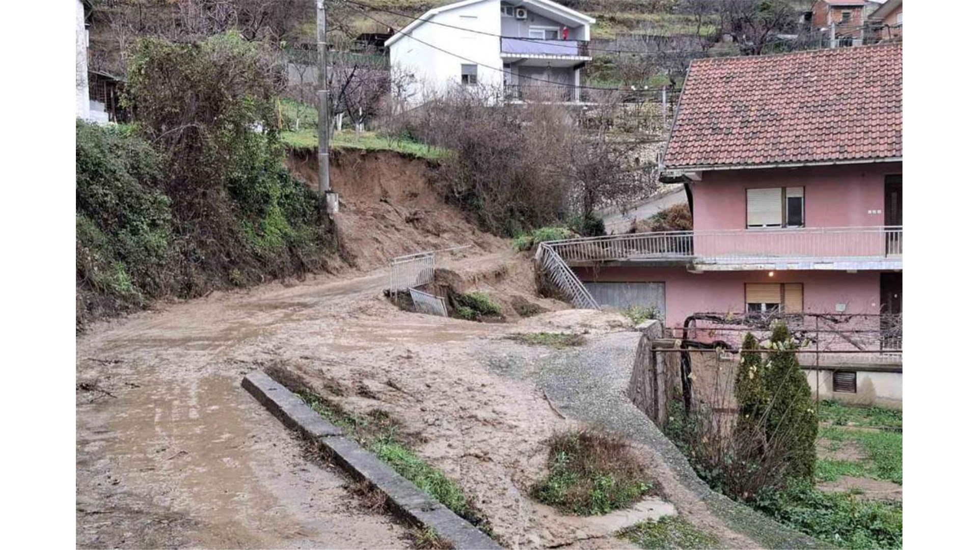 Klizište u mostarskom naselju Cim ugrožava kuće