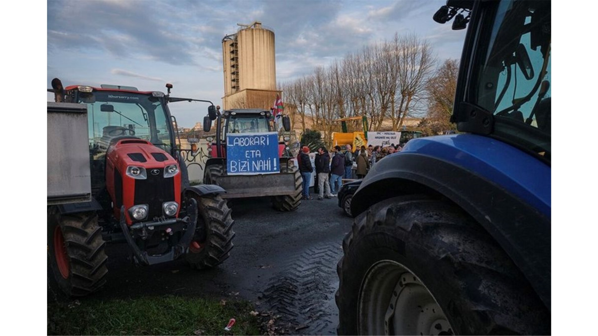 350 traktora na ulicama glavnog grada Francuske
