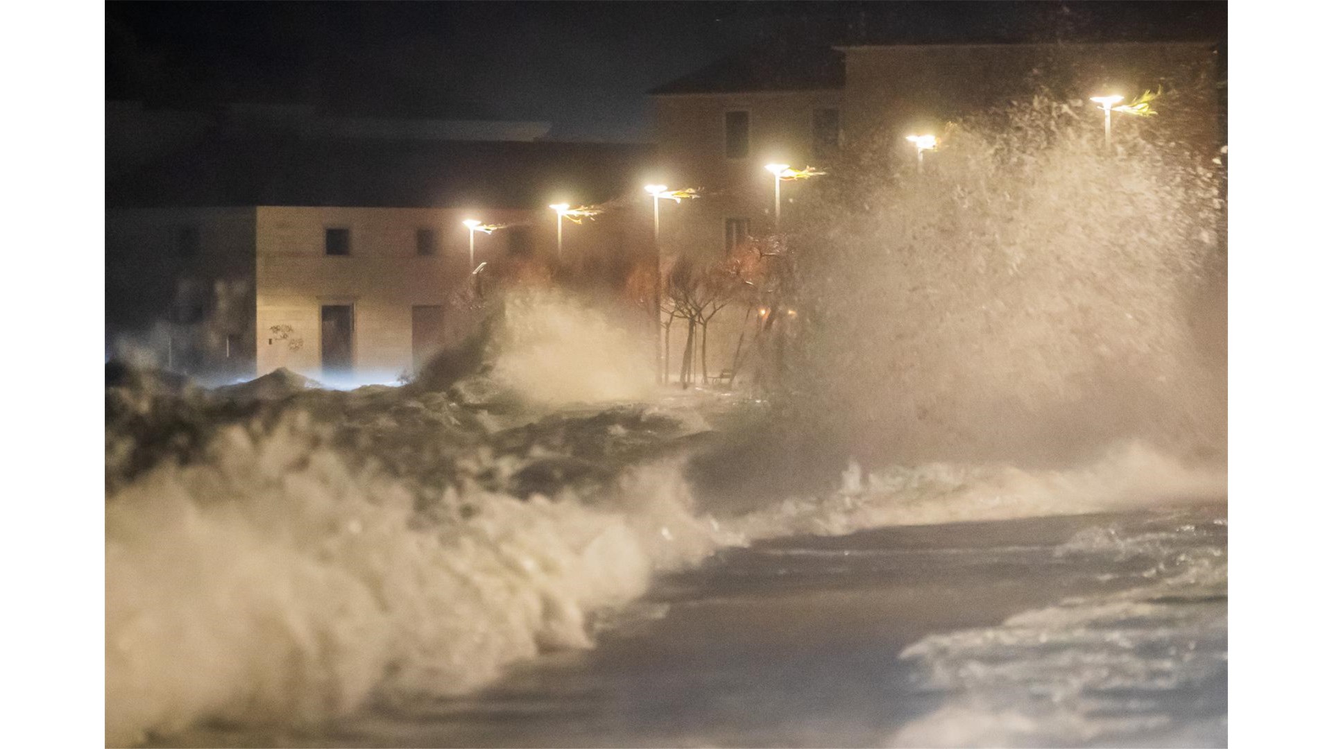 FOTO: Besana noć u Dalmaciji, ovo se ne pamti već desetljećima...