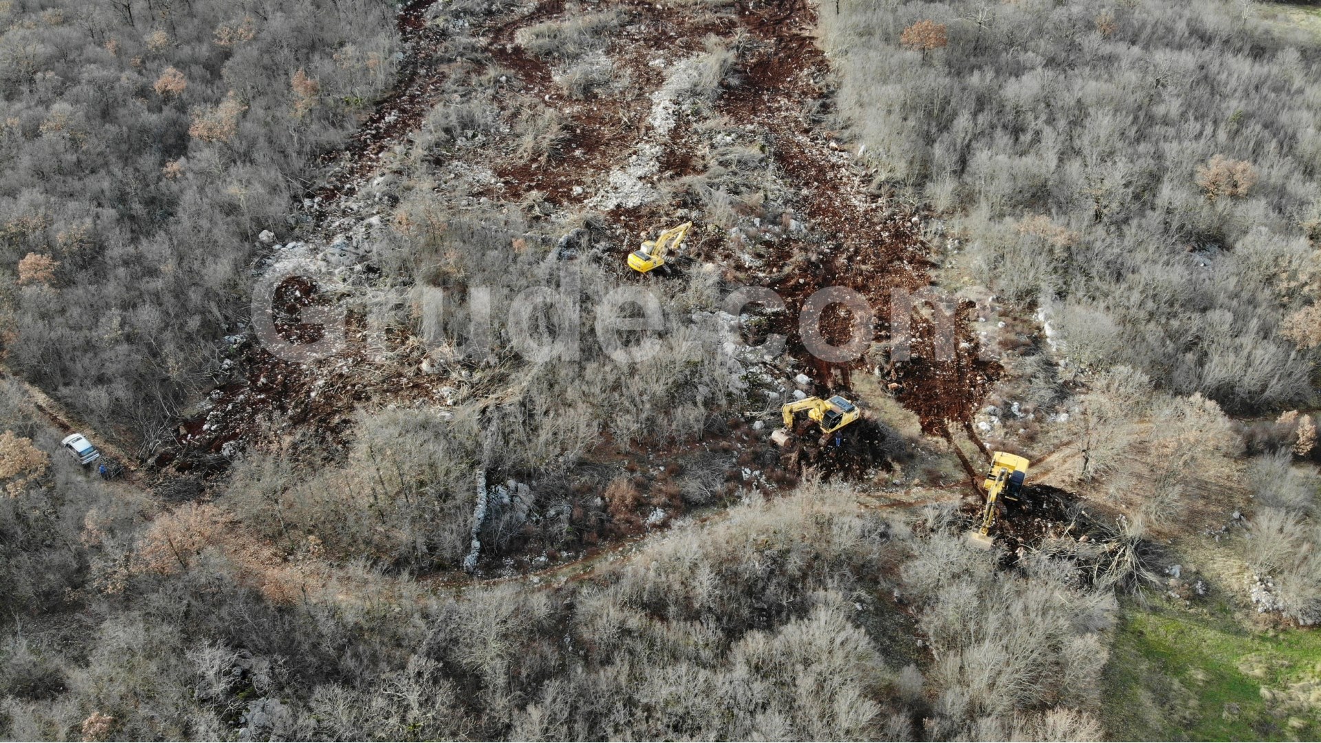 Teški strojevi na trasi brze ceste prema RH u općini Grude, u planu benzinska, motel...