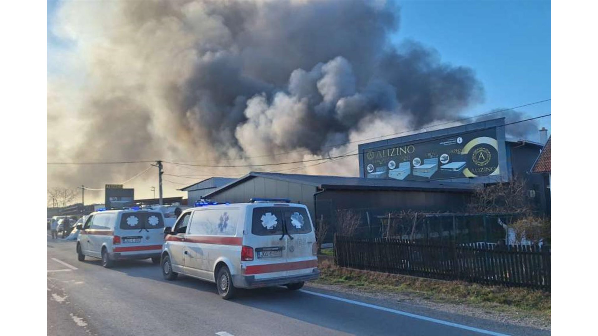 Vatrena stihija guta tvornicu namještaja, najmanje osam ozlijeđenih