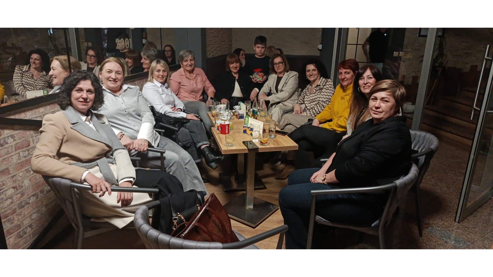 Prepuna knjižnica s oduševljenjem dočekala nove knjige Mirjane Barać: 'Nebo u nama' i 'Šapat vremena'