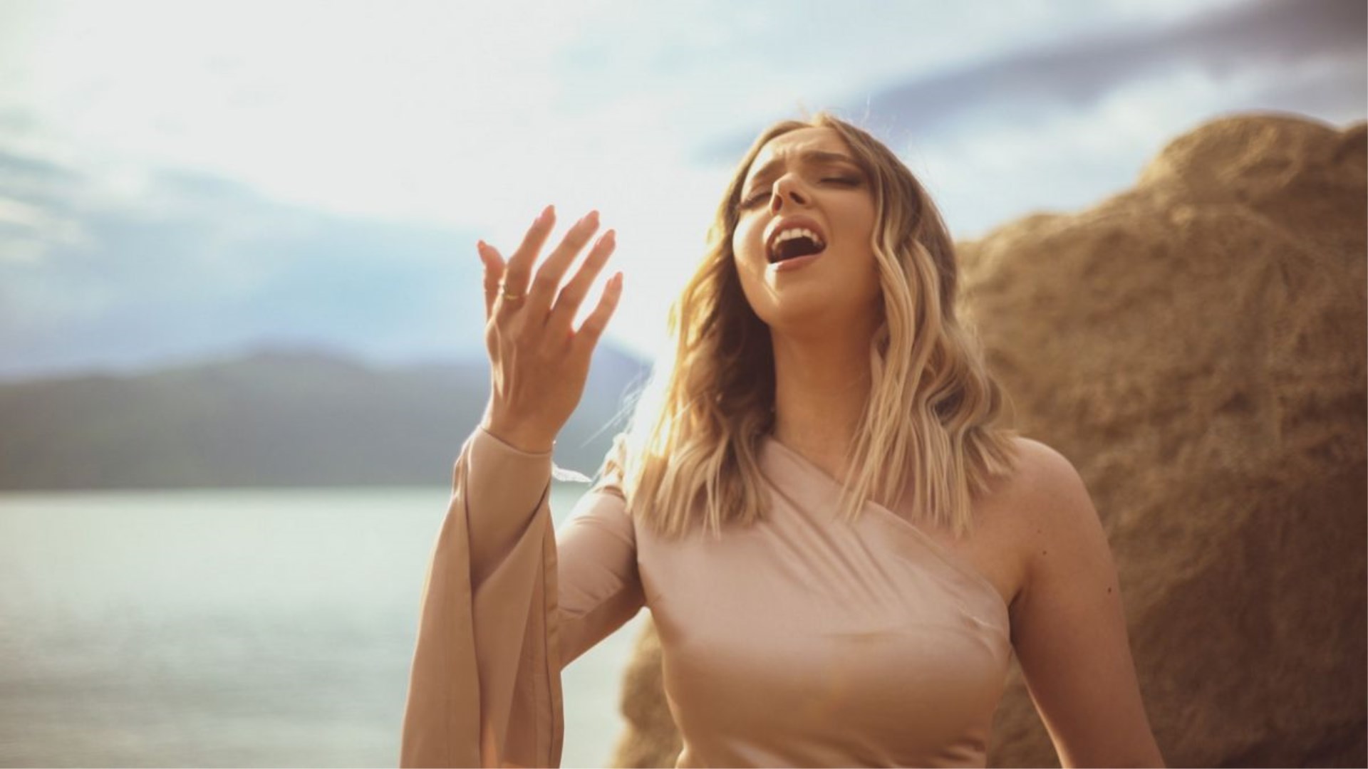 ČUVAJ TU LJEPOTU: Darija Ramljak novim singlom odaje počast ženama VIDEO