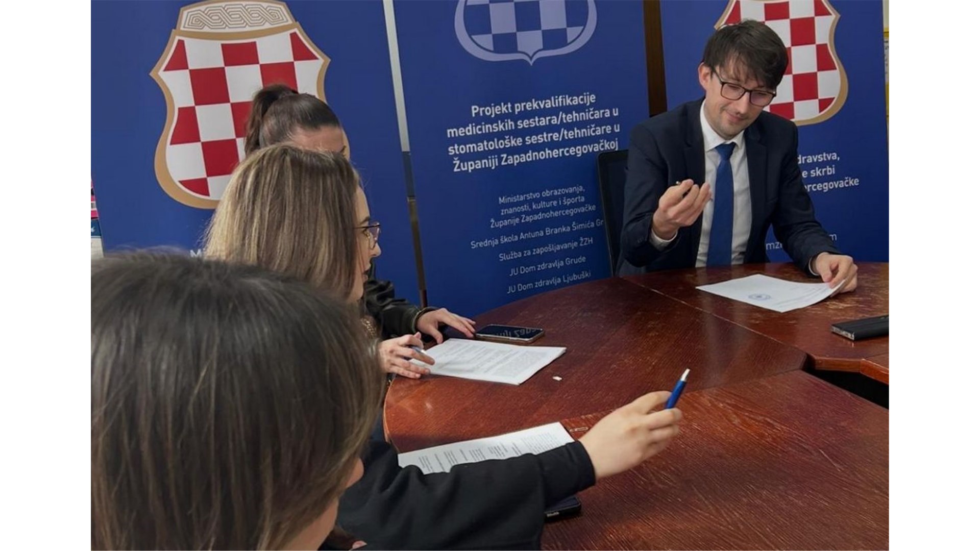 U Grudama potpisani ugovori za prekvalifikaciju medicinskih sestara i tehničara