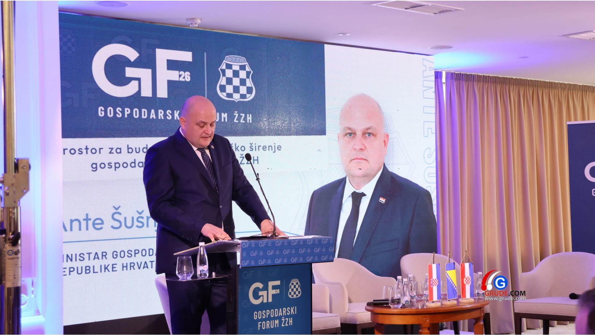 Šušnjar: Mađari moraju odlučiti kojem svijetu pripadaju