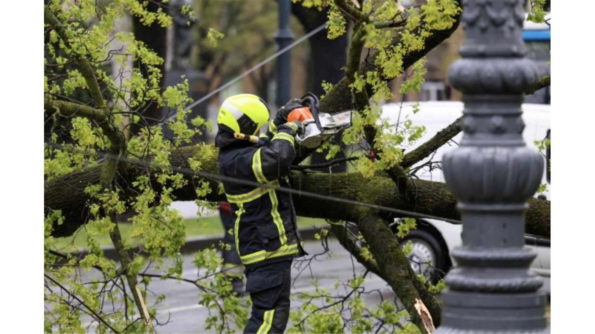 U nevremenu u Zagrebu oštećene 24 osnovne i 16 srednjih škola