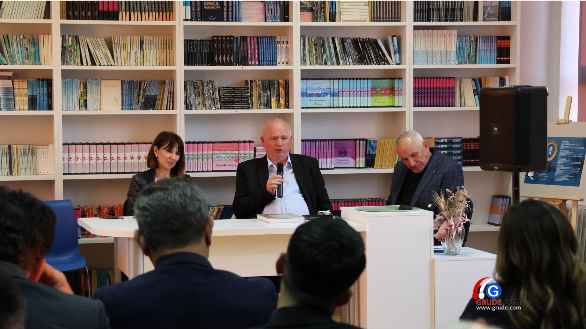 63. Šimićevi Susreti - Predstavljena zbirka ''Pred našom kućom jabuka'' autora Mije Tokića FOTO