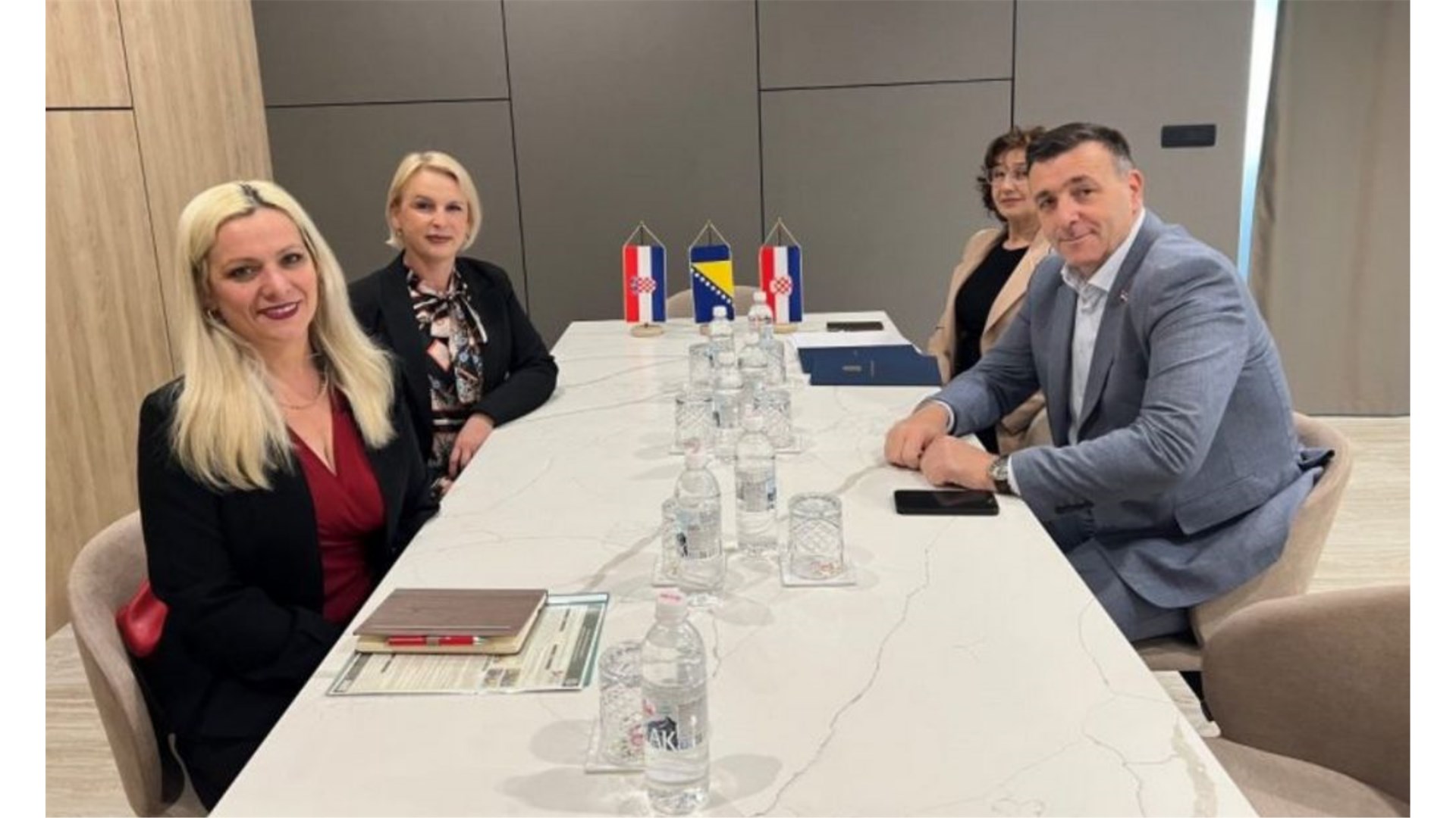 Ravnateljica Instituta za istraživanje migracija i predsjednik Vlade ŽZH potpisali Sporazum o suradnji