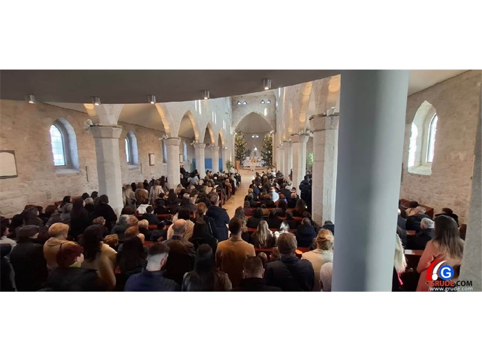 FOTO: Božić u Grudama! Fra Stanko Pavlović: Božić dočekujemo u sjeni nikad veće nesigurnosti, ali novorođeni Isus je naša najveća sigurnost