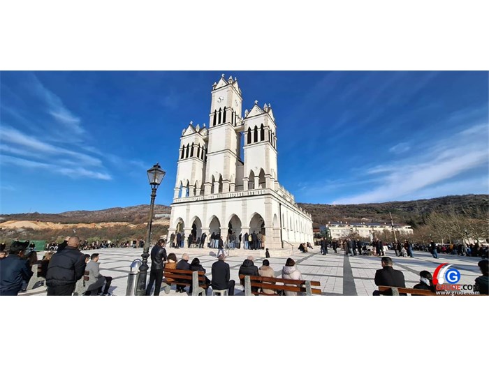 FOTO: Božić u Grudama! Fra Stanko Pavlović: Božić dočekujemo u sjeni nikad veće nesigurnosti, ali novorođeni Isus je naša najveća sigurnost