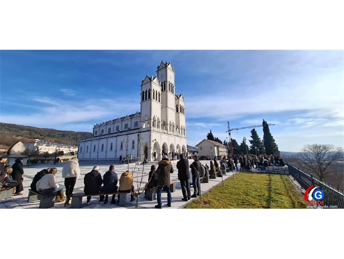 FOTO: Božić u Grudama! Fra Stanko Pavlović: Božić dočekujemo u sjeni nikad veće nesigurnosti, ali novorođeni Isus je naša najveća sigurnost