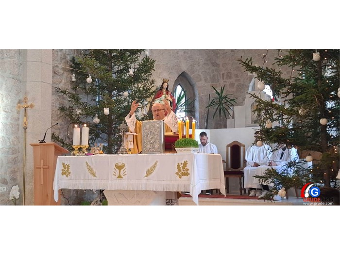 FOTO: Božić u Grudama! Fra Stanko Pavlović: Božić dočekujemo u sjeni nikad veće nesigurnosti, ali novorođeni Isus je naša najveća sigurnost