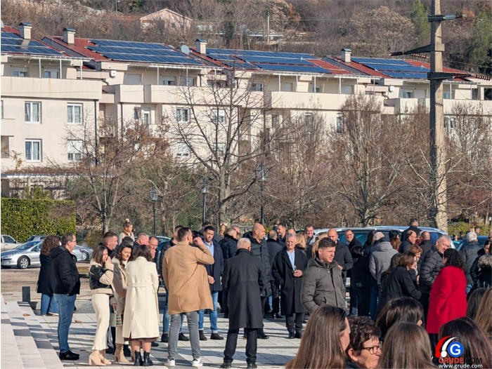 FOTO: Božić u Grudama! Fra Stanko Pavlović: Božić dočekujemo u sjeni nikad veće nesigurnosti, ali novorođeni Isus je naša najveća sigurnost