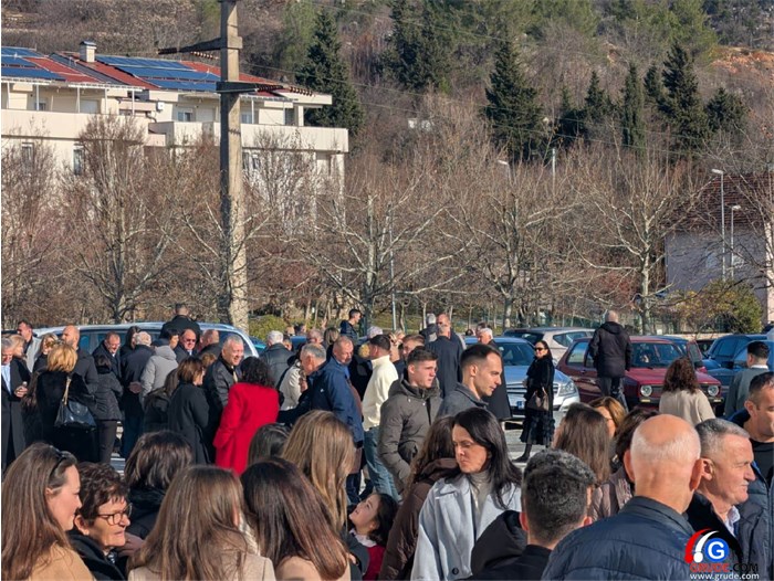 FOTO: Božić u Grudama! Fra Stanko Pavlović: Božić dočekujemo u sjeni nikad veće nesigurnosti, ali novorođeni Isus je naša najveća sigurnost