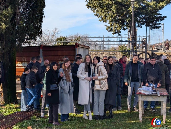 FOTO: Božić u Grudama! Fra Stanko Pavlović: Božić dočekujemo u sjeni nikad veće nesigurnosti, ali novorođeni Isus je naša najveća sigurnost
