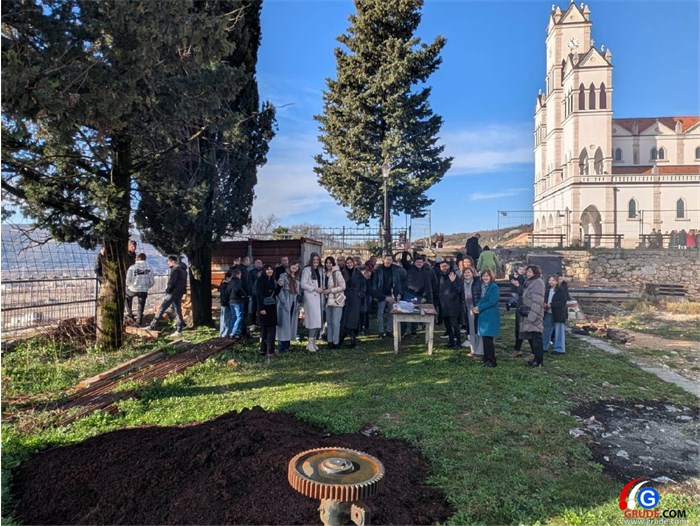 FOTO: Božić u Grudama! Fra Stanko Pavlović: Božić dočekujemo u sjeni nikad veće nesigurnosti, ali novorođeni Isus je naša najveća sigurnost