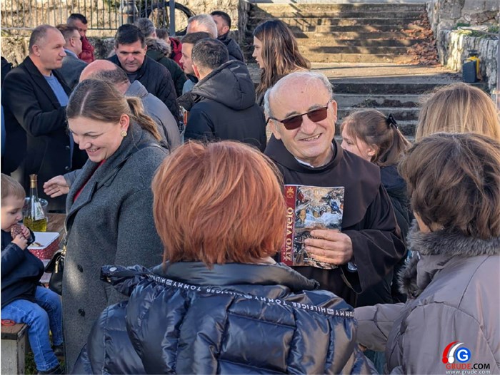 FOTO: Božić u Grudama! Fra Stanko Pavlović: Božić dočekujemo u sjeni nikad veće nesigurnosti, ali novorođeni Isus je naša najveća sigurnost