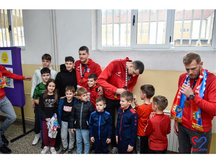 FOTO: Evo kako je bilo u Ljubuškom, zlatni rukometaši s broncom oko vrata osvojili su srca svih