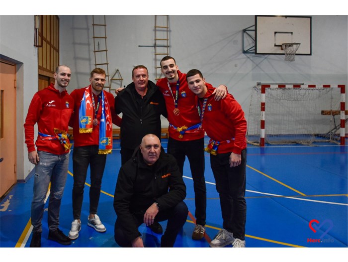 FOTO: Evo kako je bilo u Ljubuškom, zlatni rukometaši s broncom oko vrata osvojili su srca svih