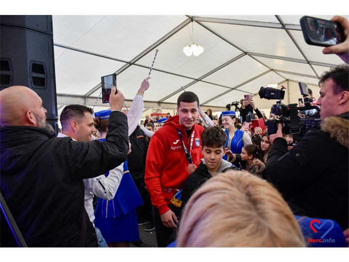 FOTO: Evo kako je bilo u Ljubuškom, zlatni rukometaši s broncom oko vrata osvojili su srca svih