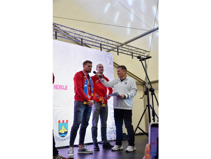 FOTO: Evo kako je bilo u Ljubuškom, zlatni rukometaši s broncom oko vrata osvojili su srca svih