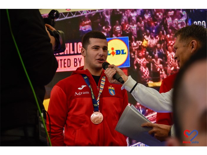 FOTO: Evo kako je bilo u Ljubuškom, zlatni rukometaši s broncom oko vrata osvojili su srca svih